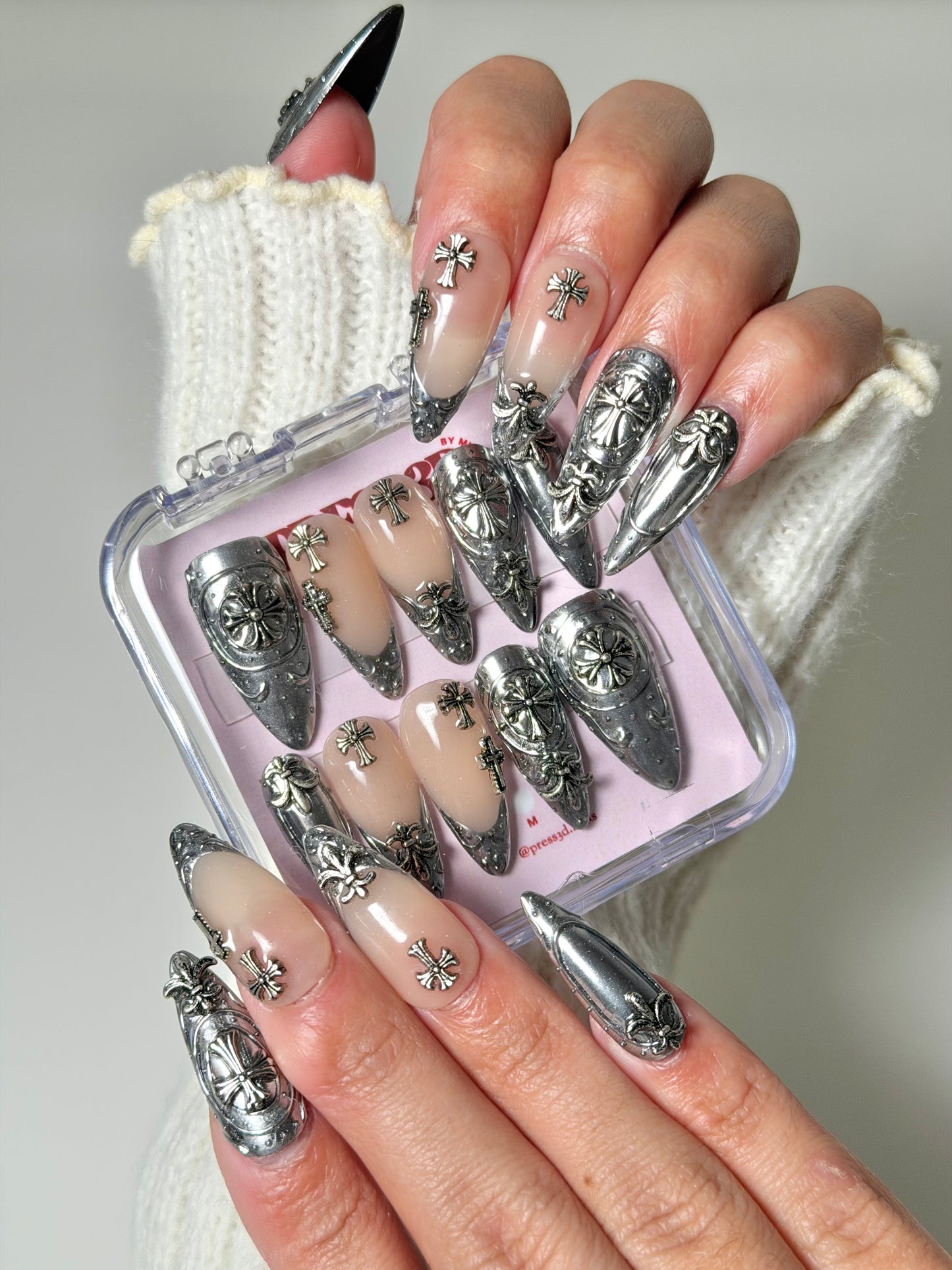 Y2K baddie nails